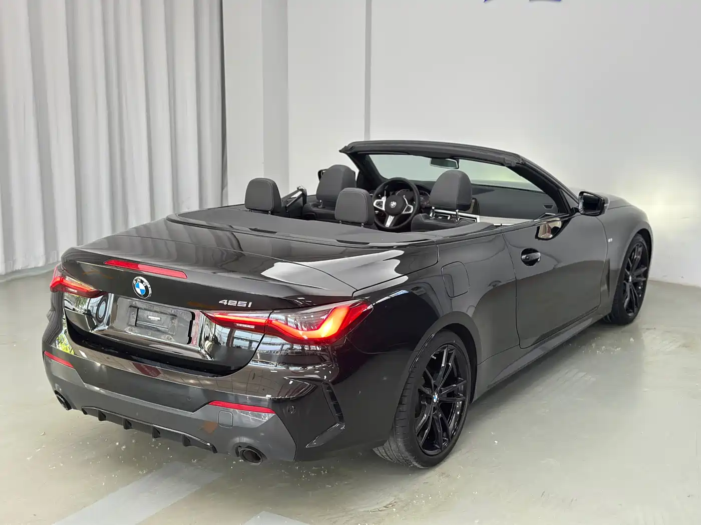 BMW 4 Series 2022 425i Convertible M Sport Shadow Night Package фото 43