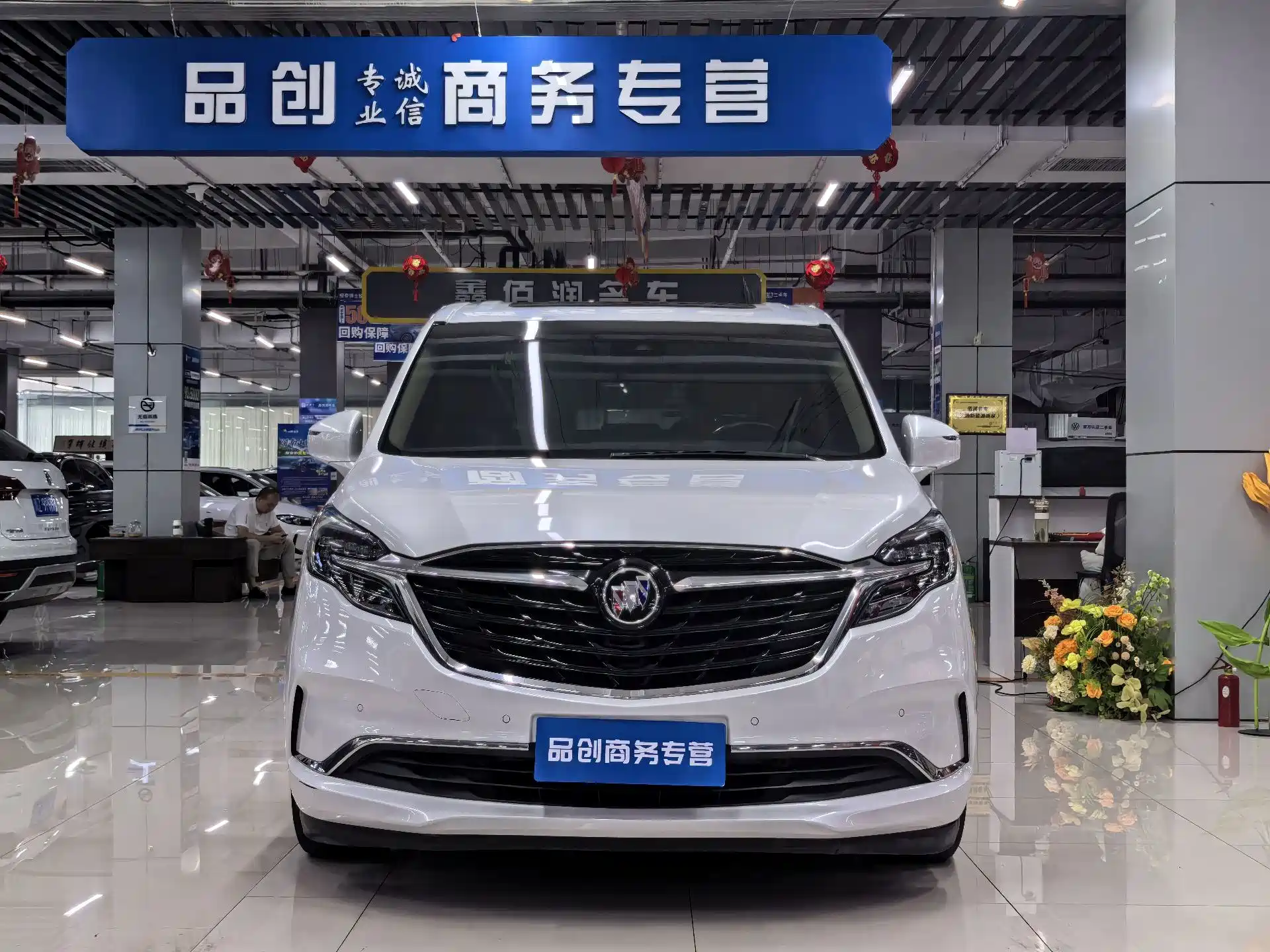 Фото 2 - Buick GL8