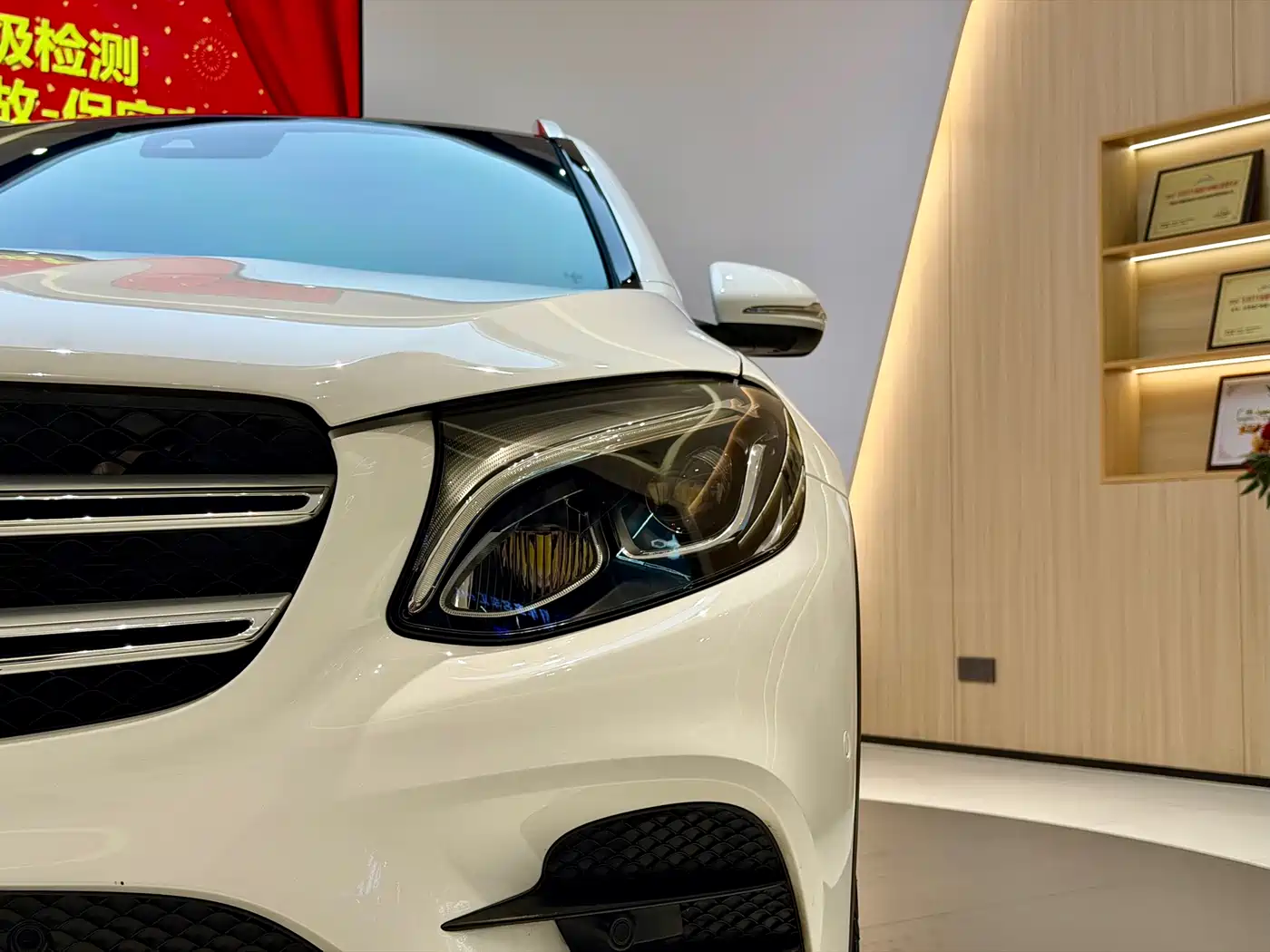 Mercedes-Benz GLC 2018 Facelift GLC 260 4MATIC Luxury фото 3