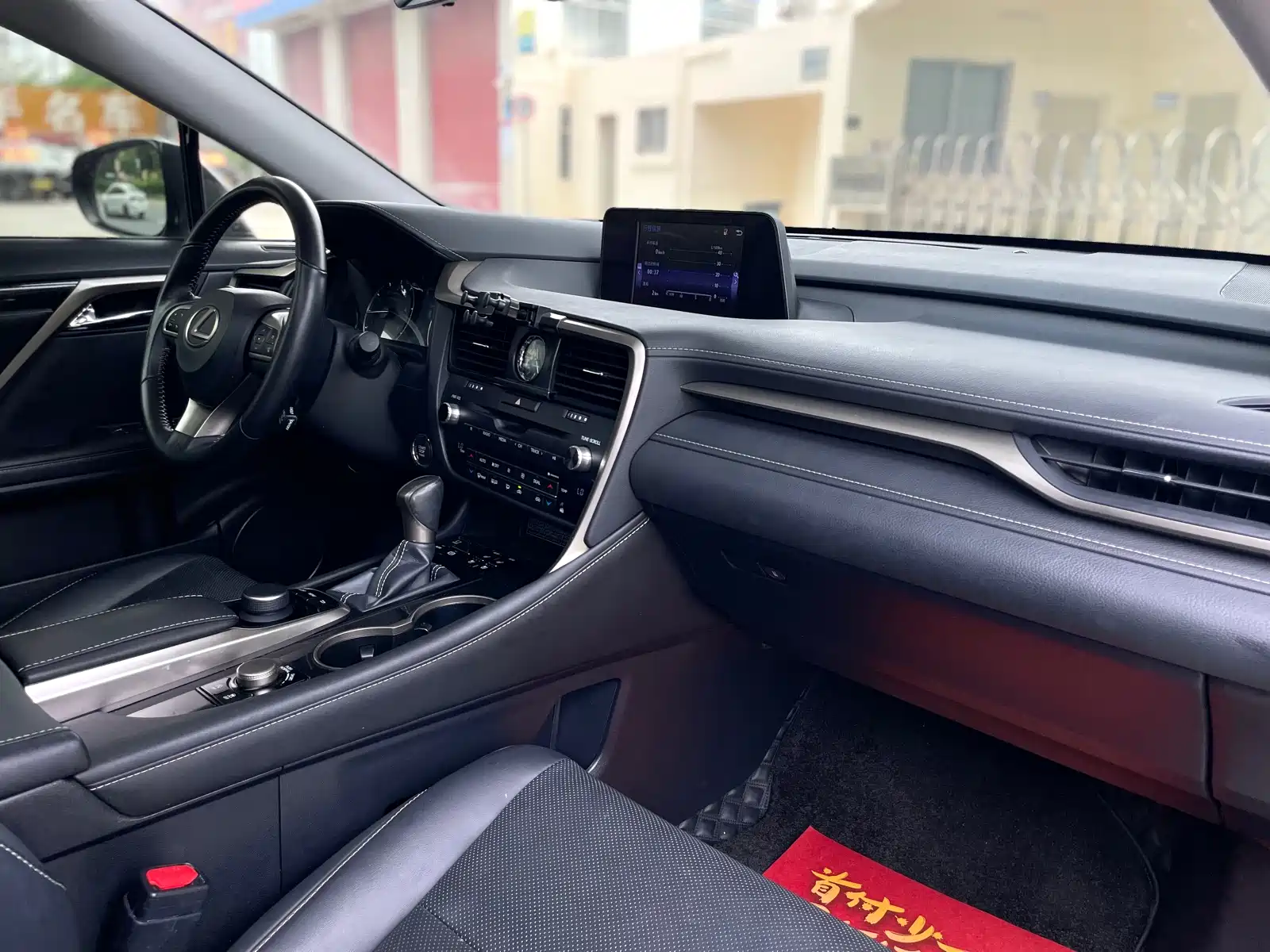 Фото 29 - Lexus RX