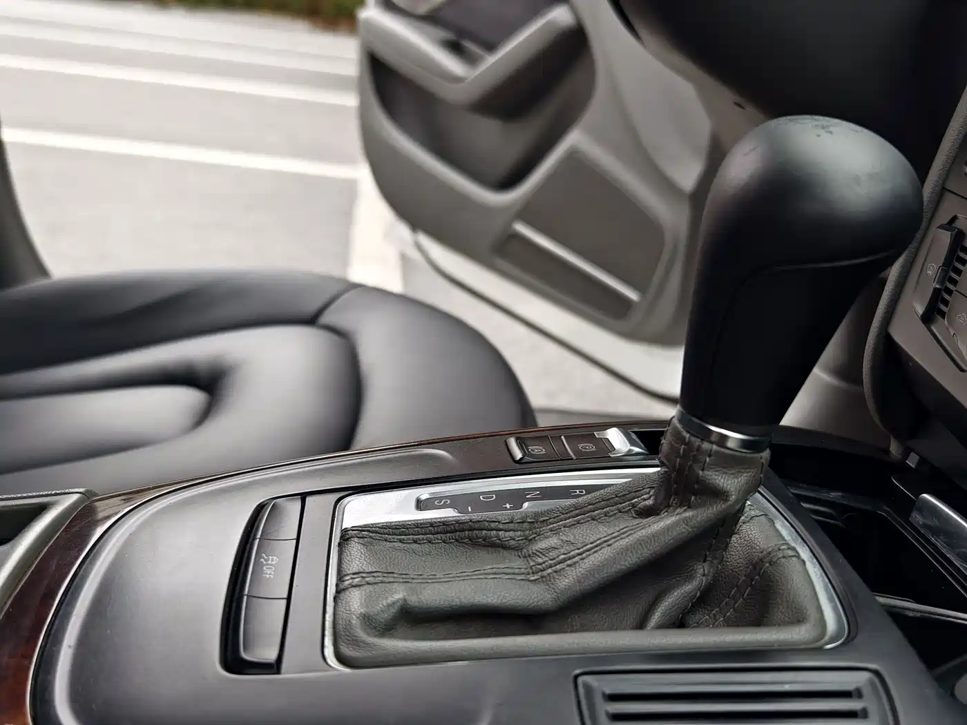 Фото 14 - Audi A4L