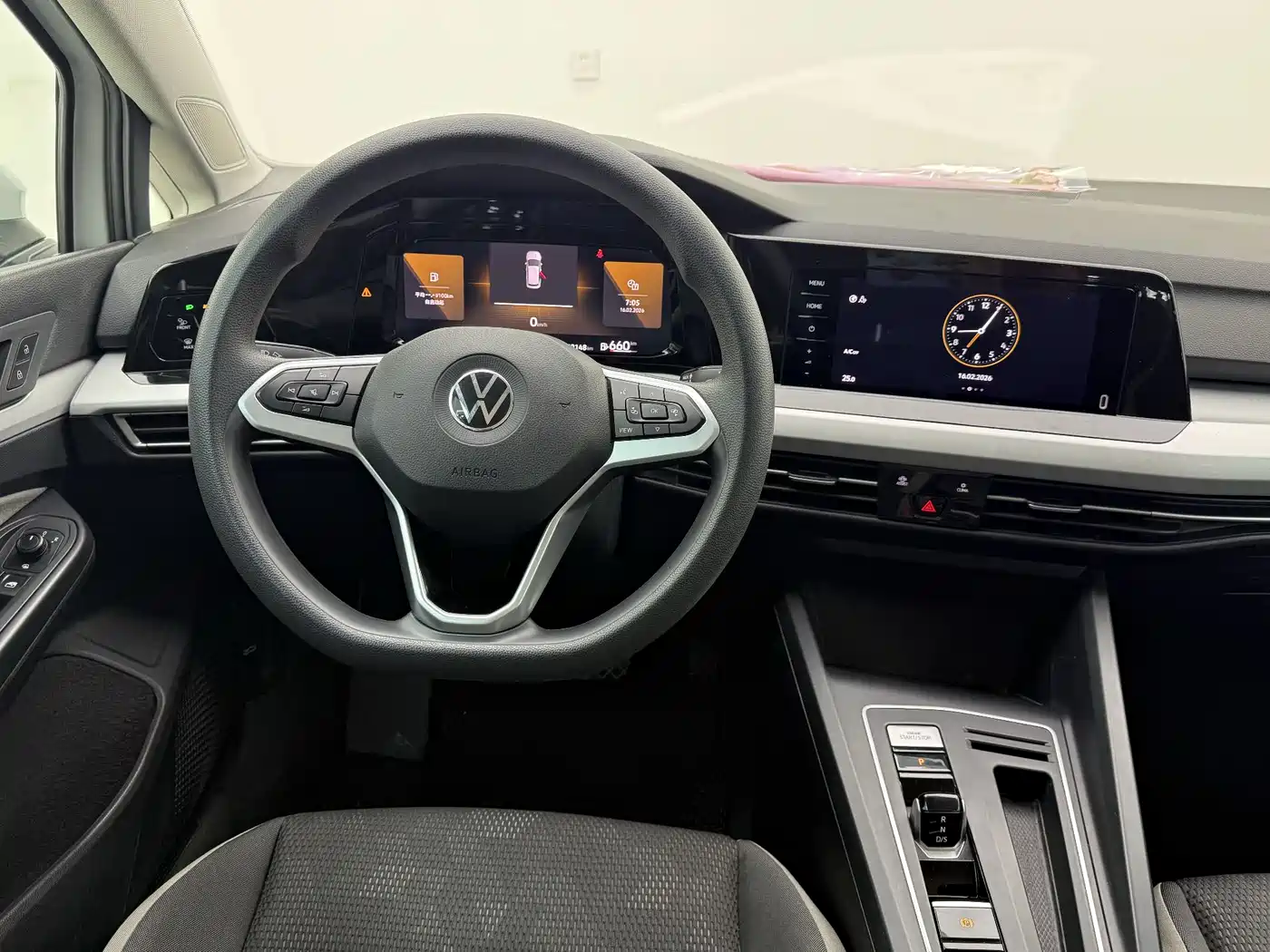Volkswagen Golf 2023 Model 200TSI DSG фото 17