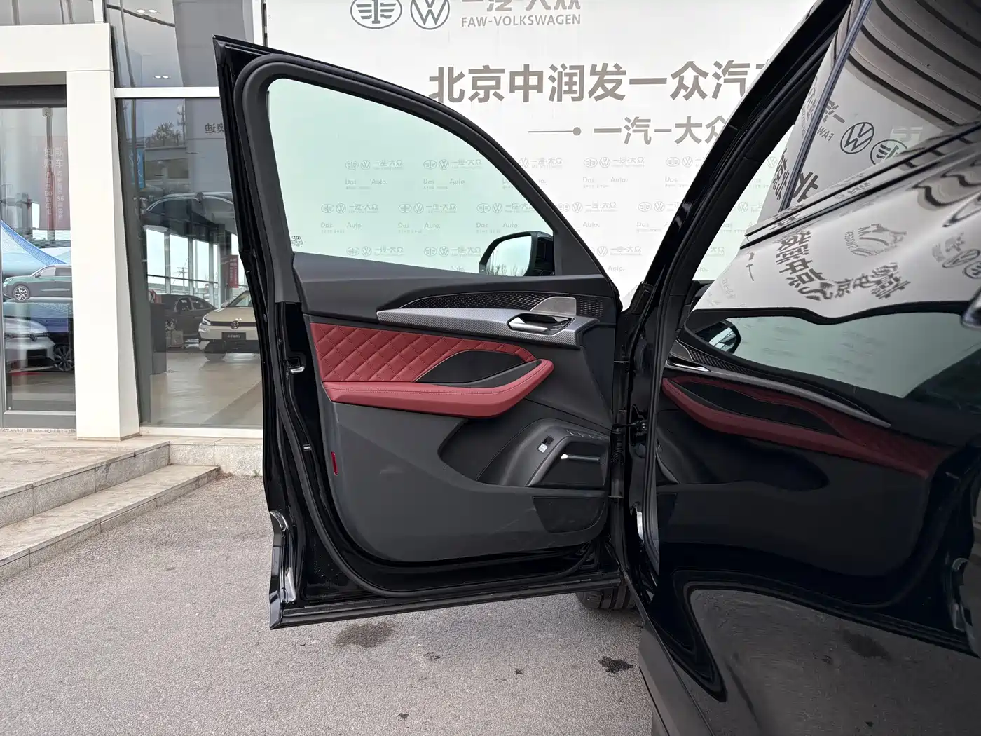 Audi Q6 2024 45 TFSI quattro Black Warrior Edition 6-seater фото 7