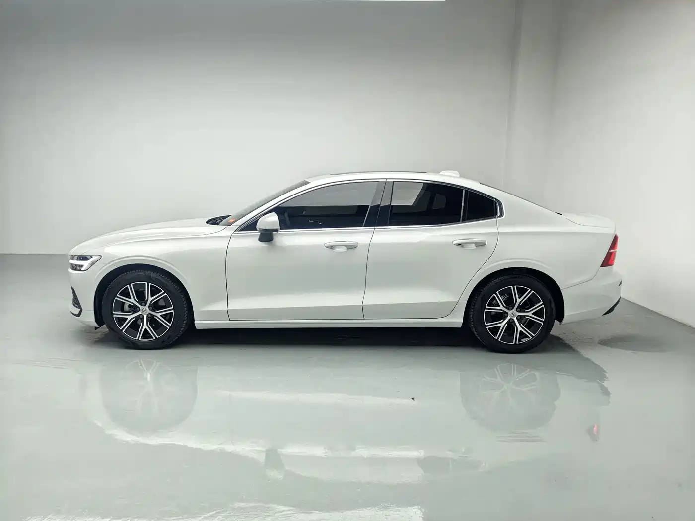 Volvo S60 2024 2025 B4 Smart Luxury Edition