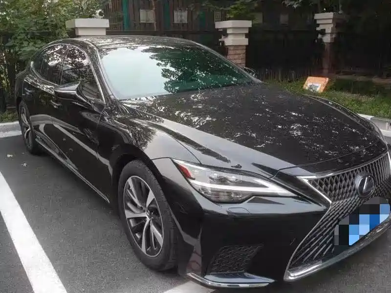 Фото 2 - Lexus LS