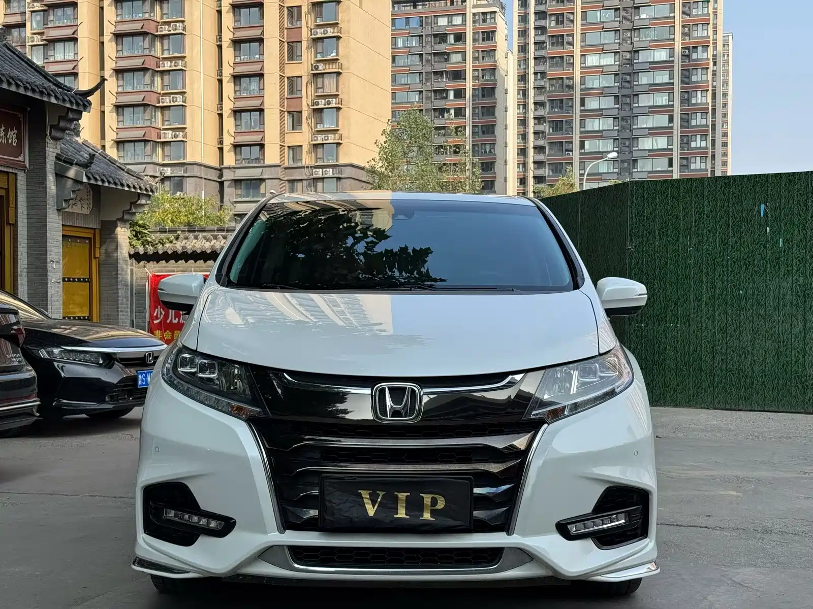 Photo 2 - Honda Odyssey