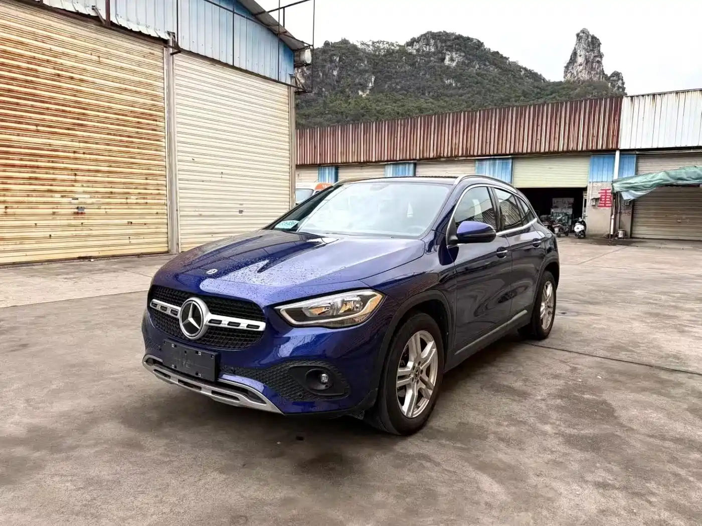 MERCEDES-BENZ GLA