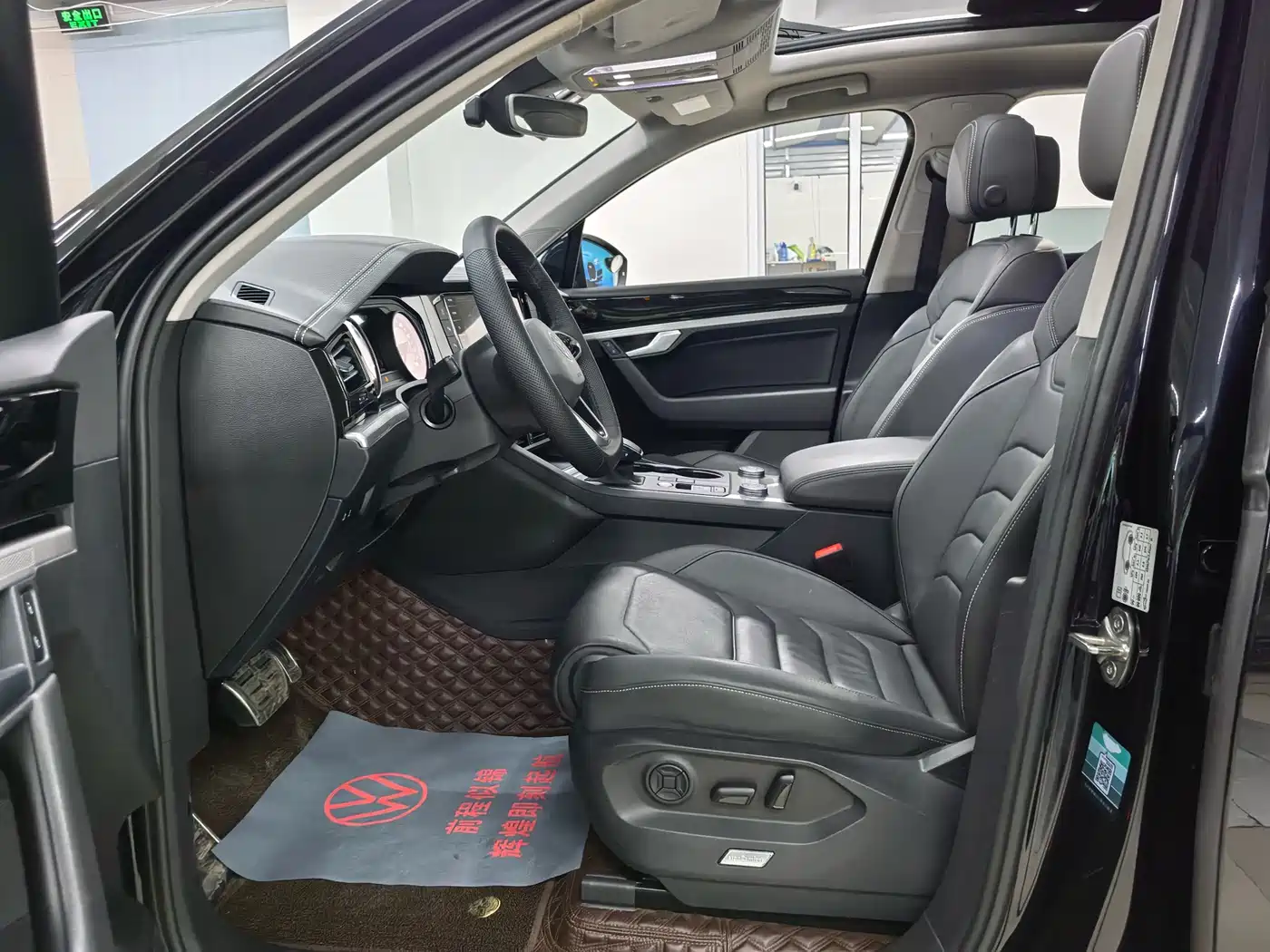 VOLKSWAGEN TOUAREG