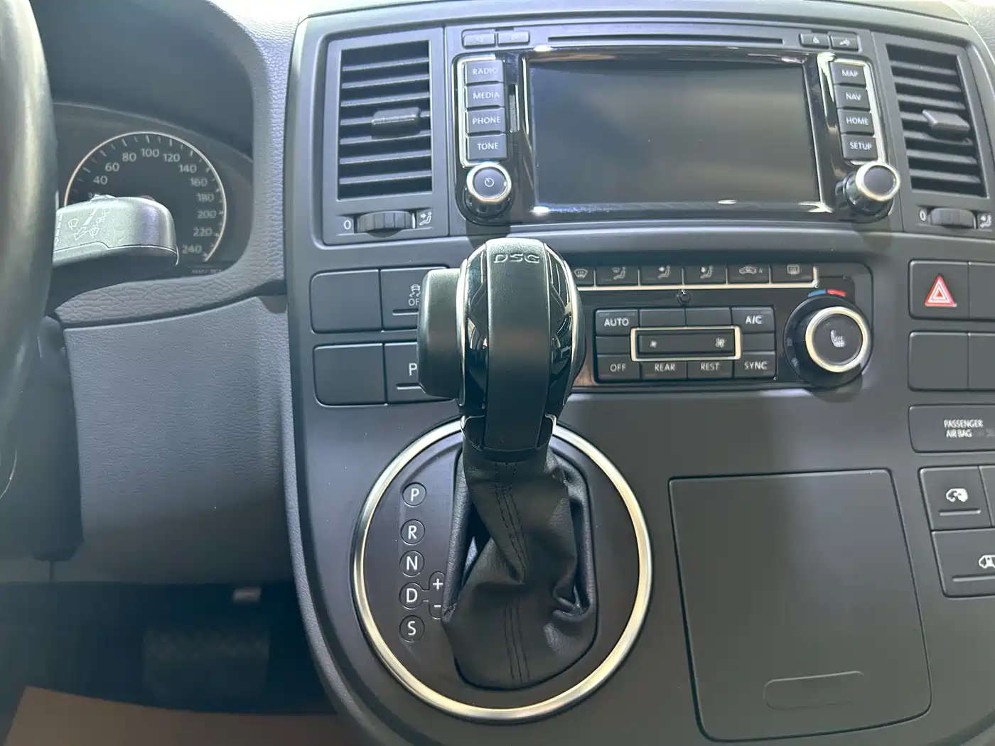 Volkswagen Multivan 2015 2012 2.0TSI 4WD Premium