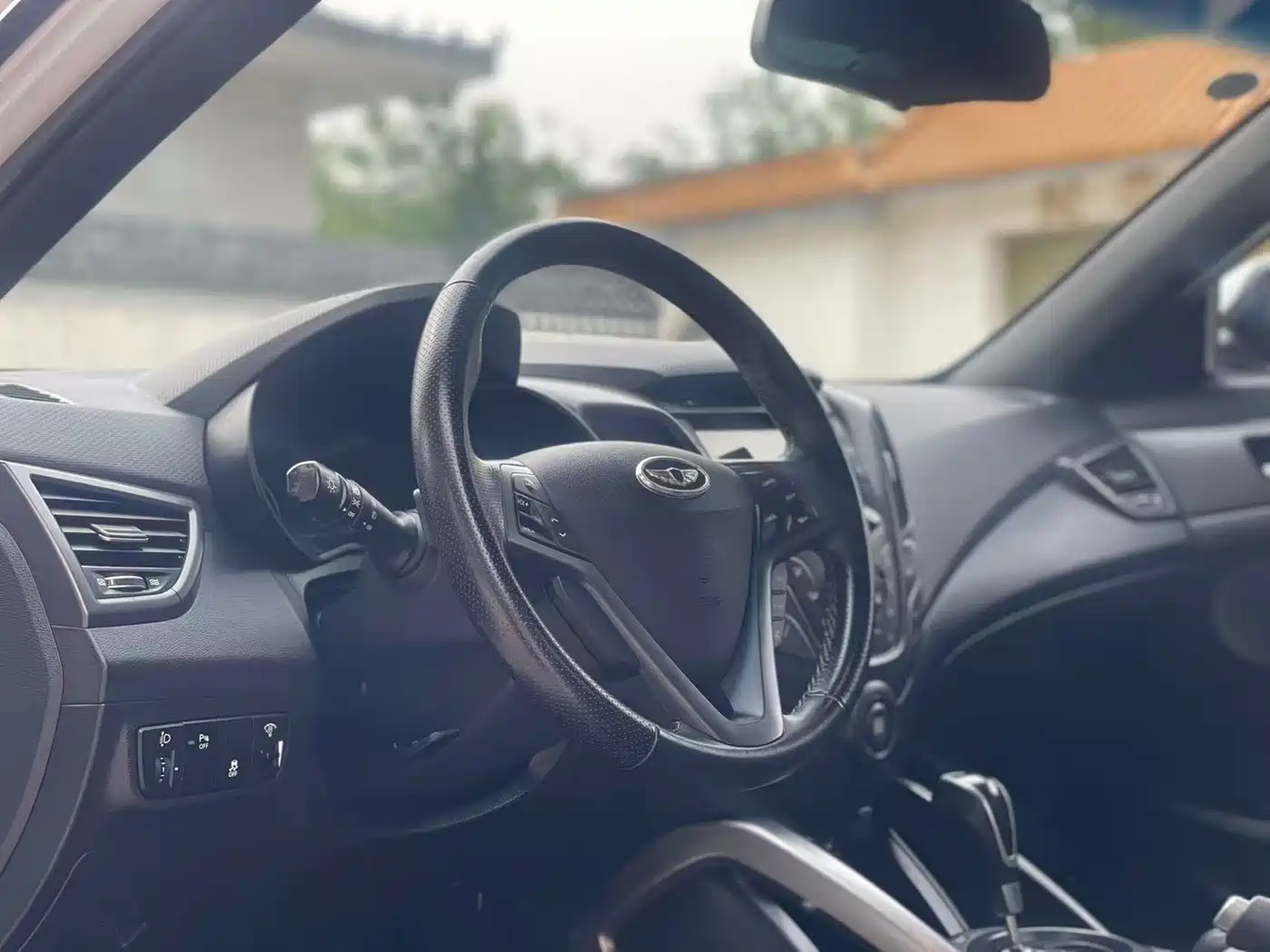 Hyundai Veloster 2015 1.6T Automatic Luxury Edition фото 10