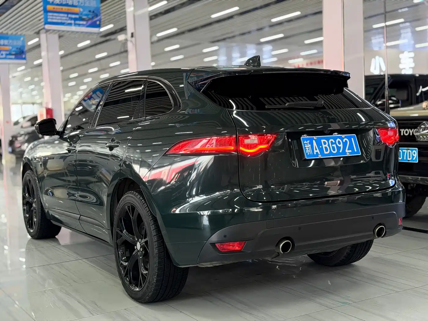 Jaguar F-PACE 2018 3.0 SC 4WD R-Sport Edition фото 7