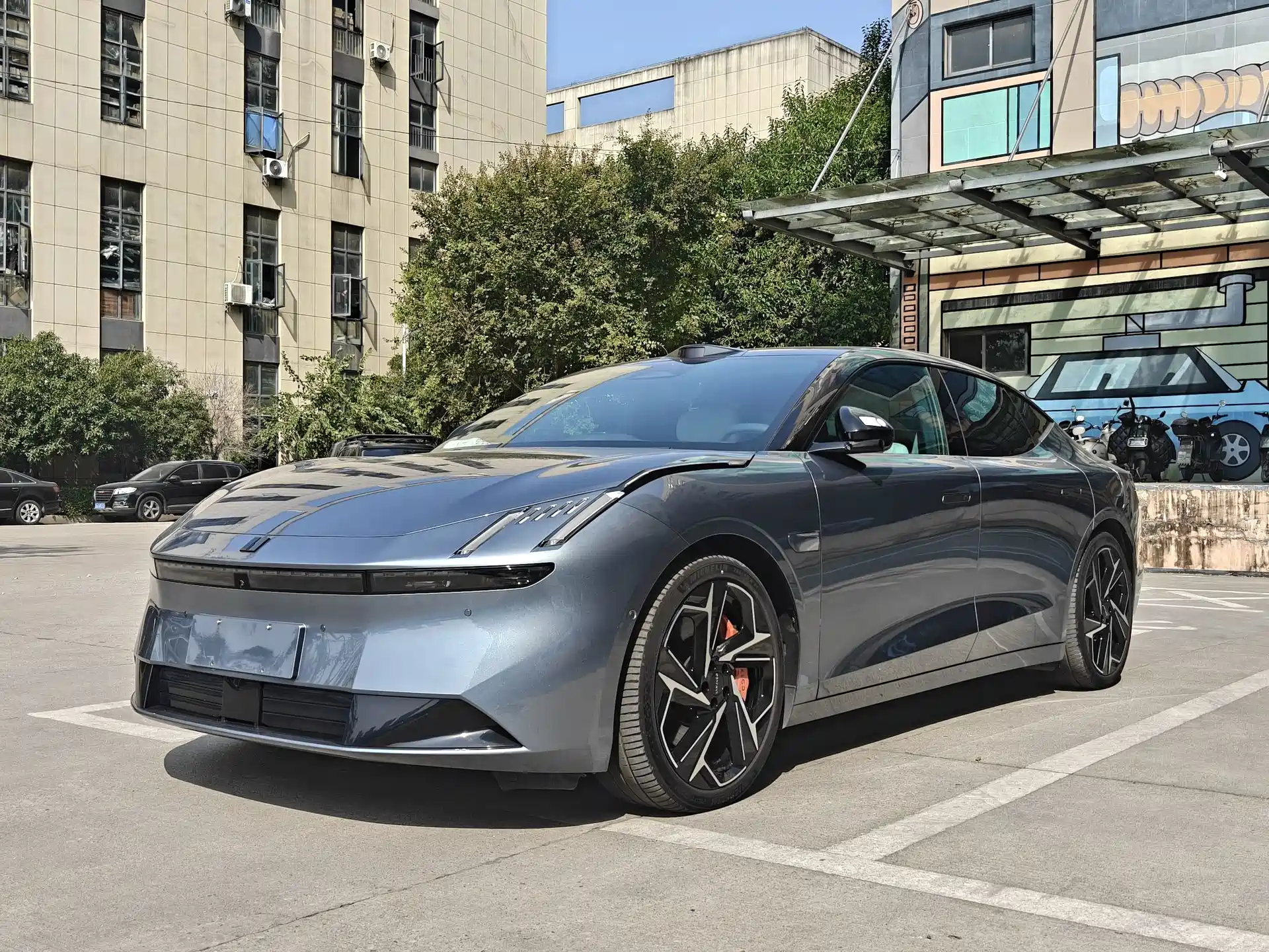 Photo 1 - Lynk & Co Z10