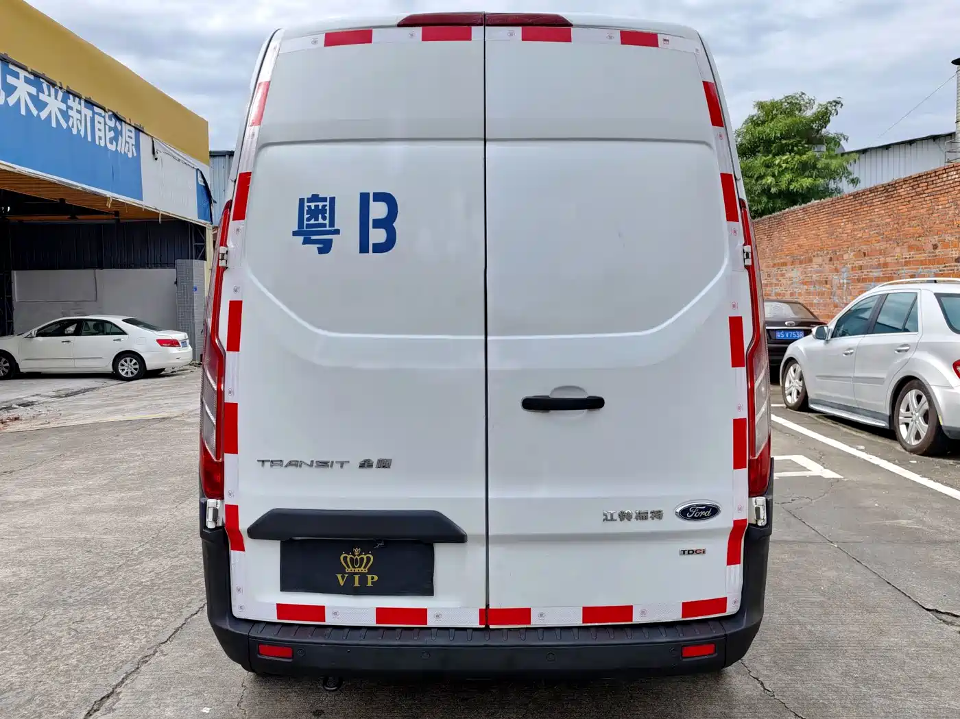 Ford Transit 2017 2017 2.0T Diesel Van Medium Wheelbase Medium Roof China V