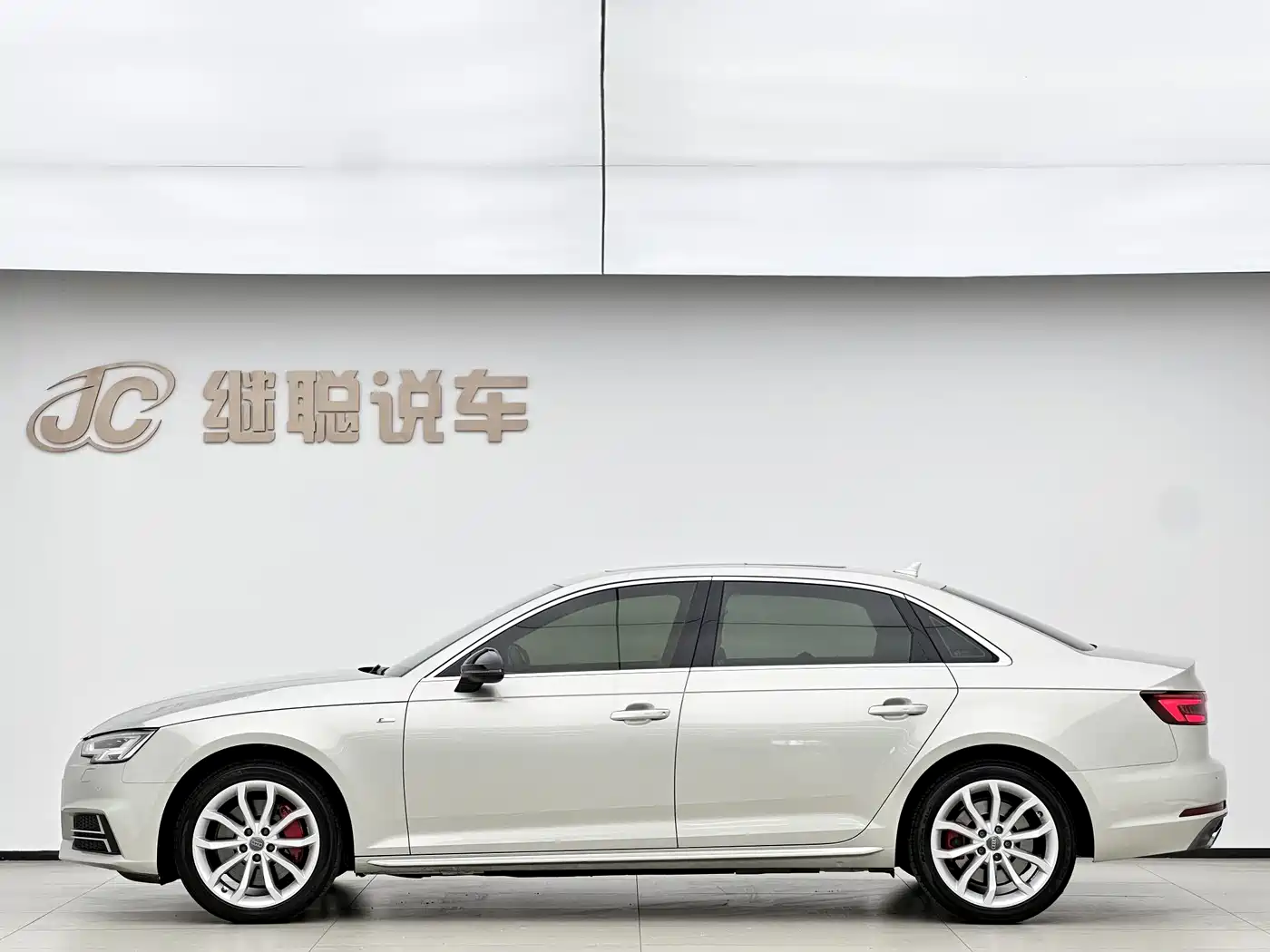 Audi A4L 2018 30th Anniversary 45 TFSI quattro Personality Sport фото 4