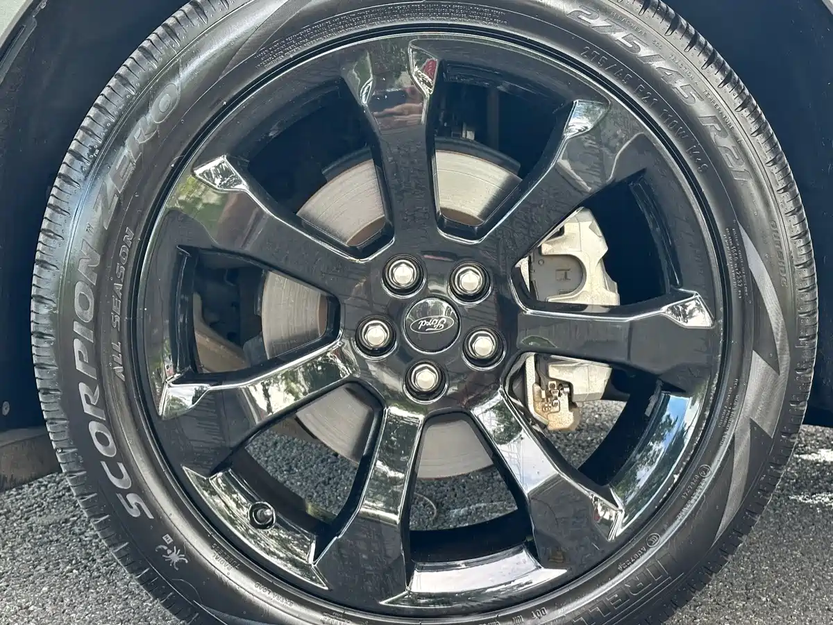 Фото 19 - Ford Explorer