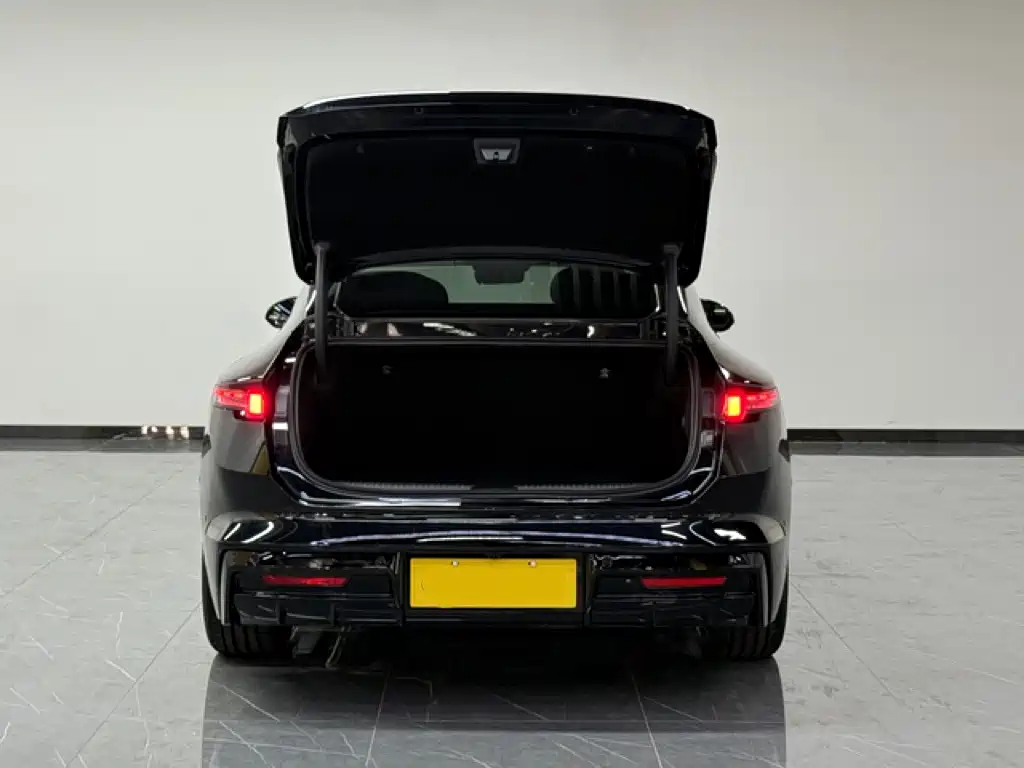 Lynk & Co 10 EM-P 2026 2025 Facelift 120 AWD Ultra