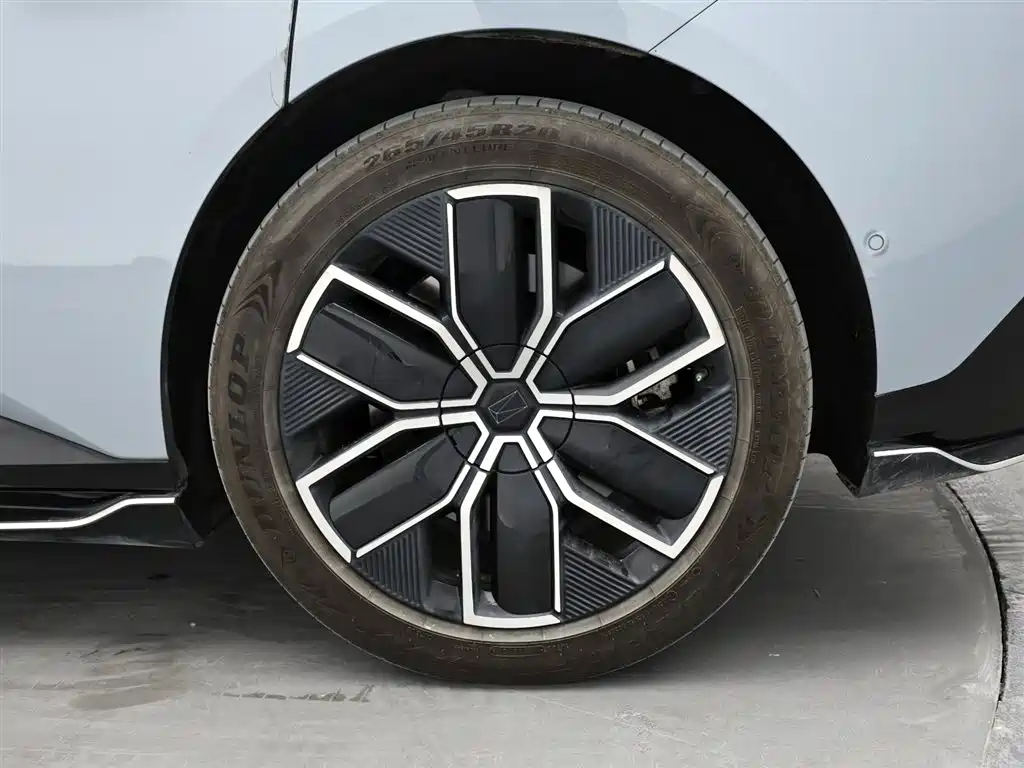 Avatr 12 2023 650 Triple Laser AWD Performance Edition фото 9