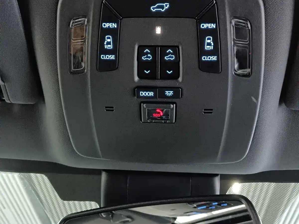 Toyota Sienna 2023 2.5L Hybrid Premium Edition фото 22