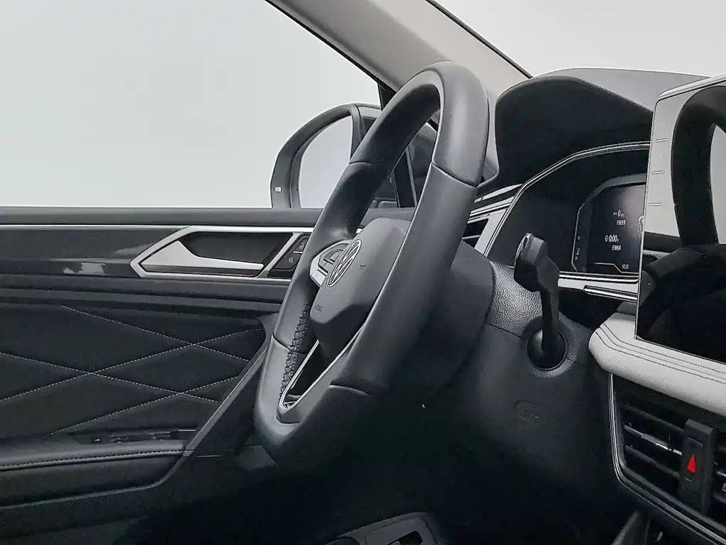 Фото 22 - Volkswagen Tiguan L