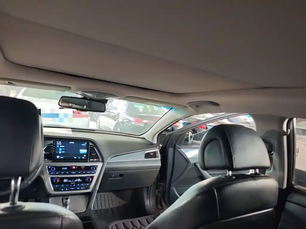Photo 18 - Hyundai Sonata