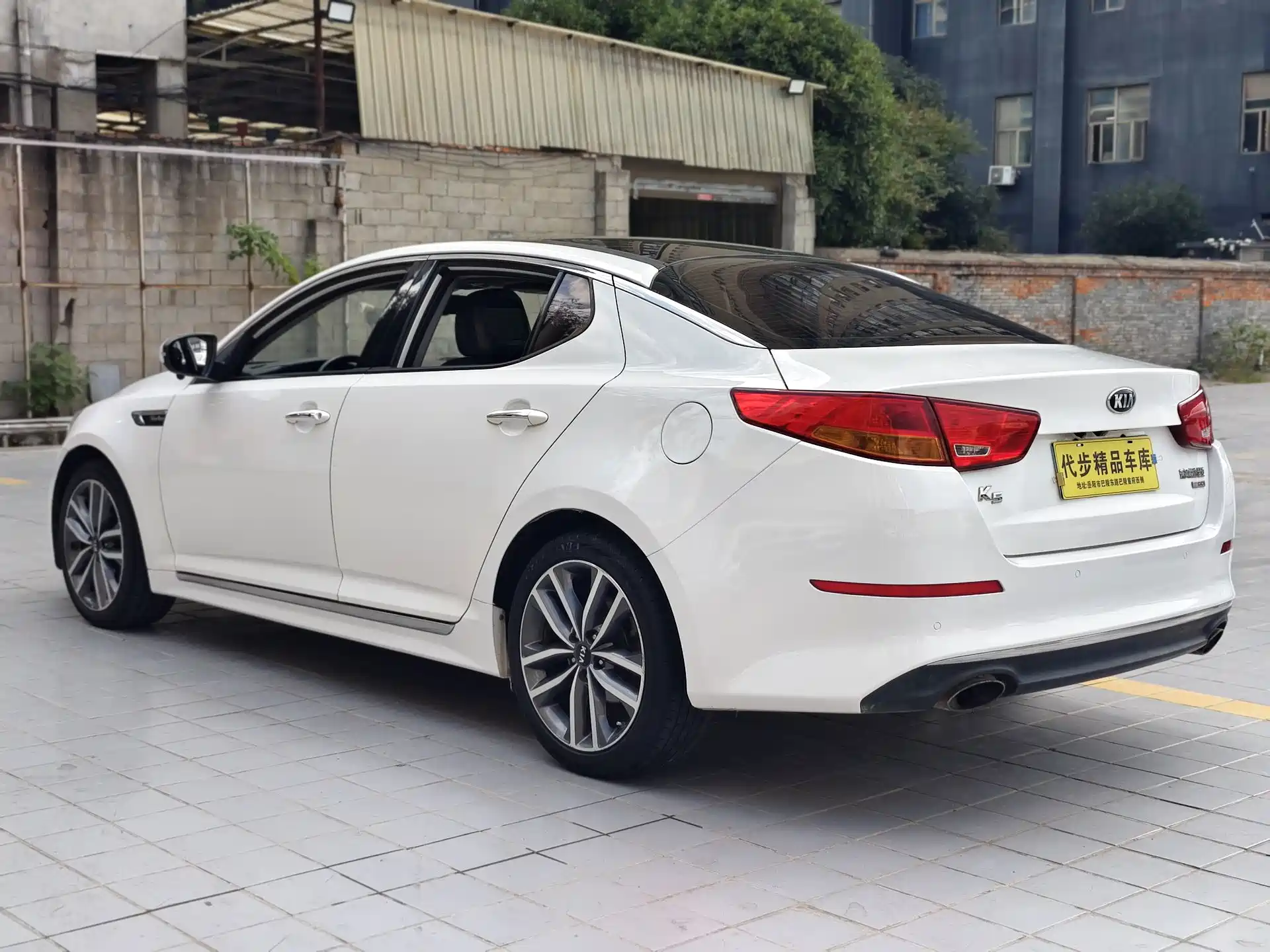 صورة 16 - Kia K5