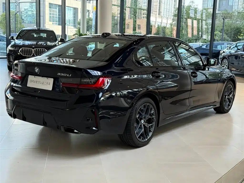 BMW 3 Series 2024 330Li M Sport Shadowline Package фото 15