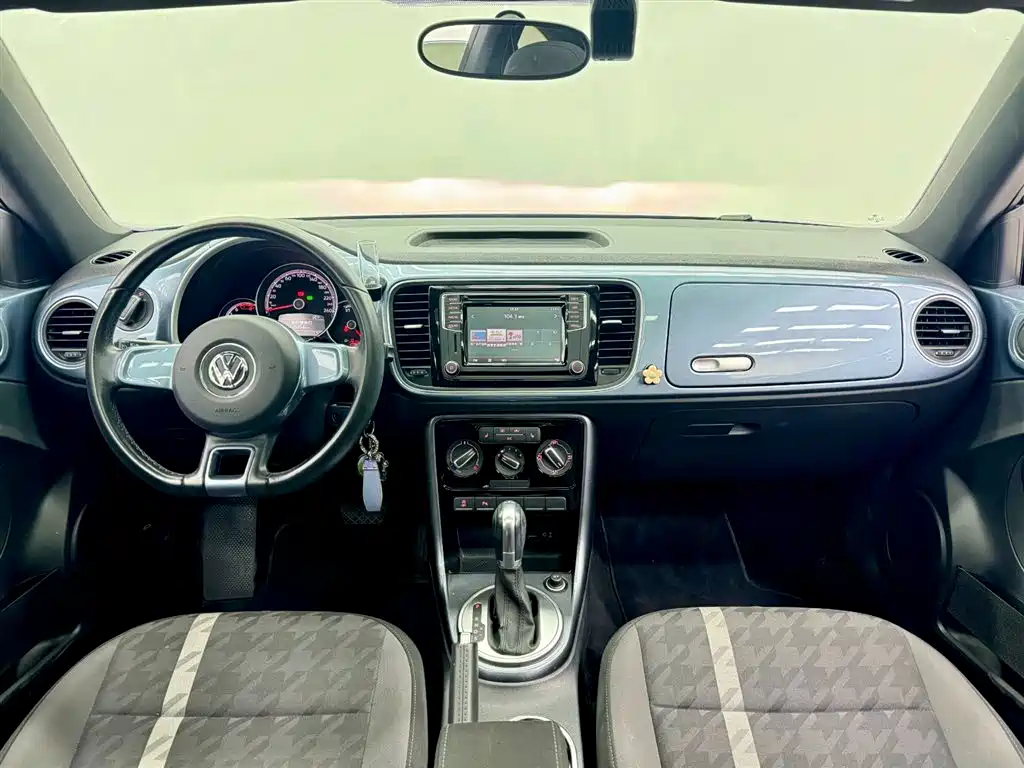 Volkswagen Beetle 2019 180TSI Classic Edition фото 14