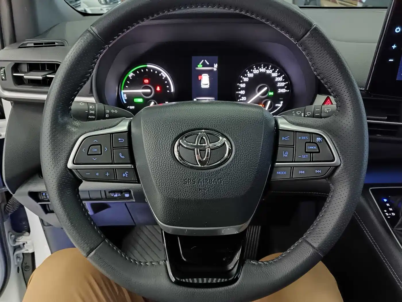 Toyota Sienna 2023 2.5L Hybrid Premium Edition фото 12