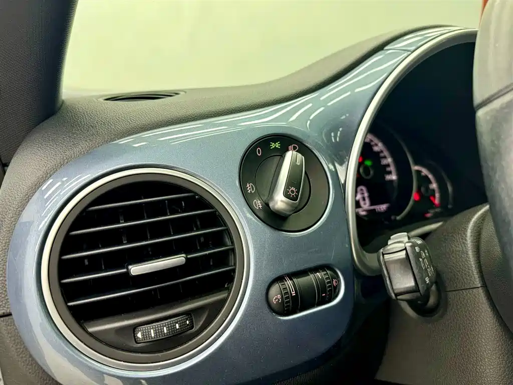 Volkswagen Beetle 2019 180TSI Classic Edition фото 8