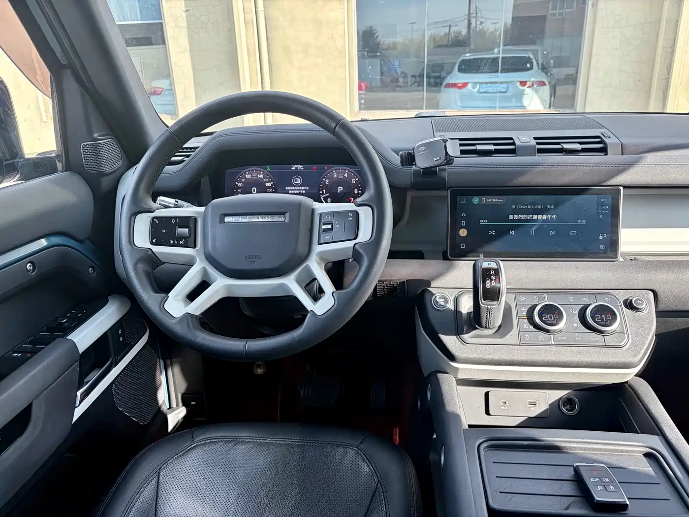 Land Rover Defender 2020 Model 110 P400 SE фото 10