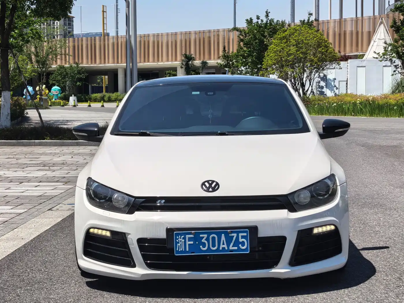 Volkswagen Scirocco 2011 Model R 2.0TSI фото 2