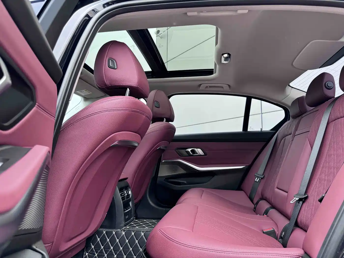 BMW 3 Series 2023 320Li M Sport Package фото 16