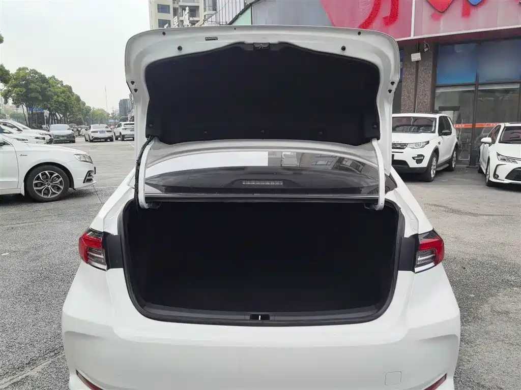 Toyota Corolla 2023 1.8L Smart Hybrid Dual Engine Elite Edition фото 12