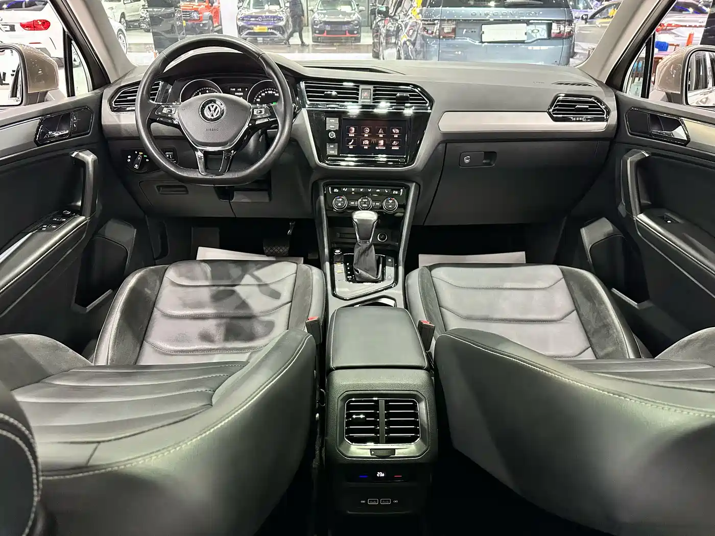 Volkswagen Tiguan L 2018 Facelift 330TSI Automatic 2WD Luxury Edition фото 9