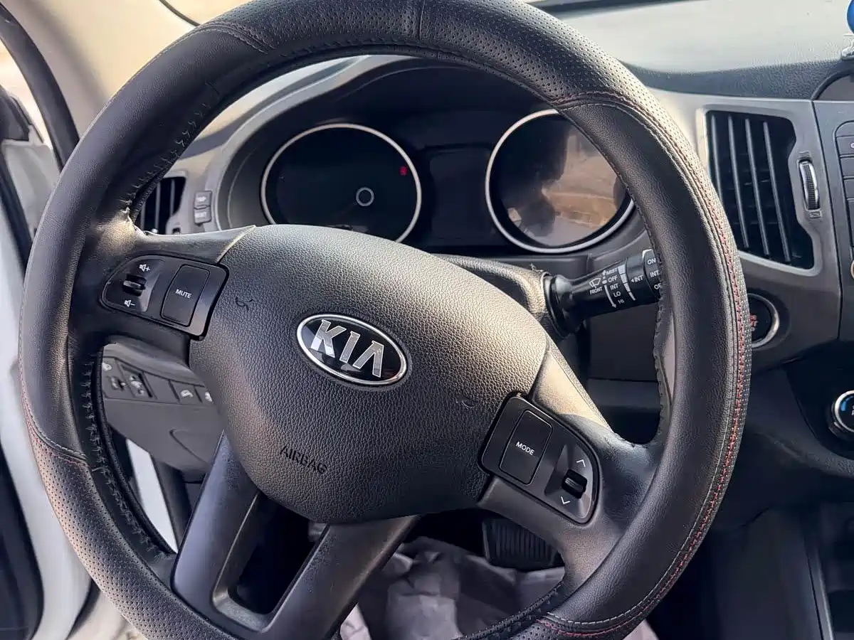 Kia Sportage 2015 2.0L Automatic 2WD GLS фото 12