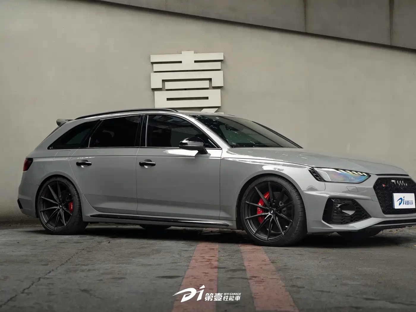 Audi RS 4 2021 2021 RS4 Avant Dark Gold Edition