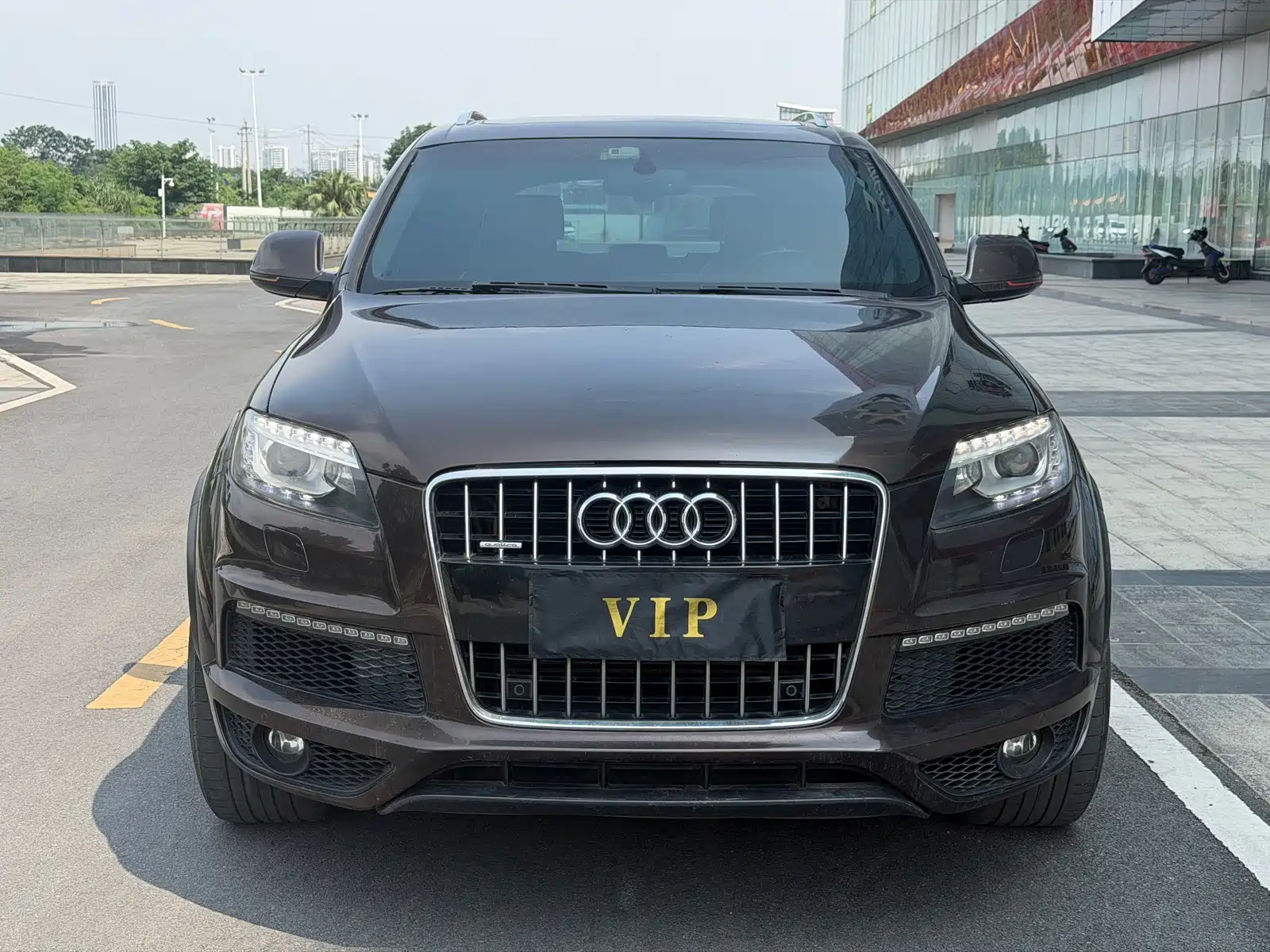Photo 2 - Audi Q7