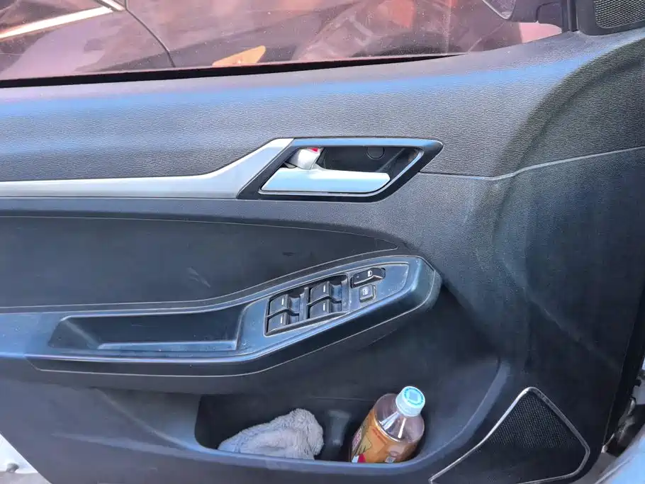 Фото 7 - Geely Vision