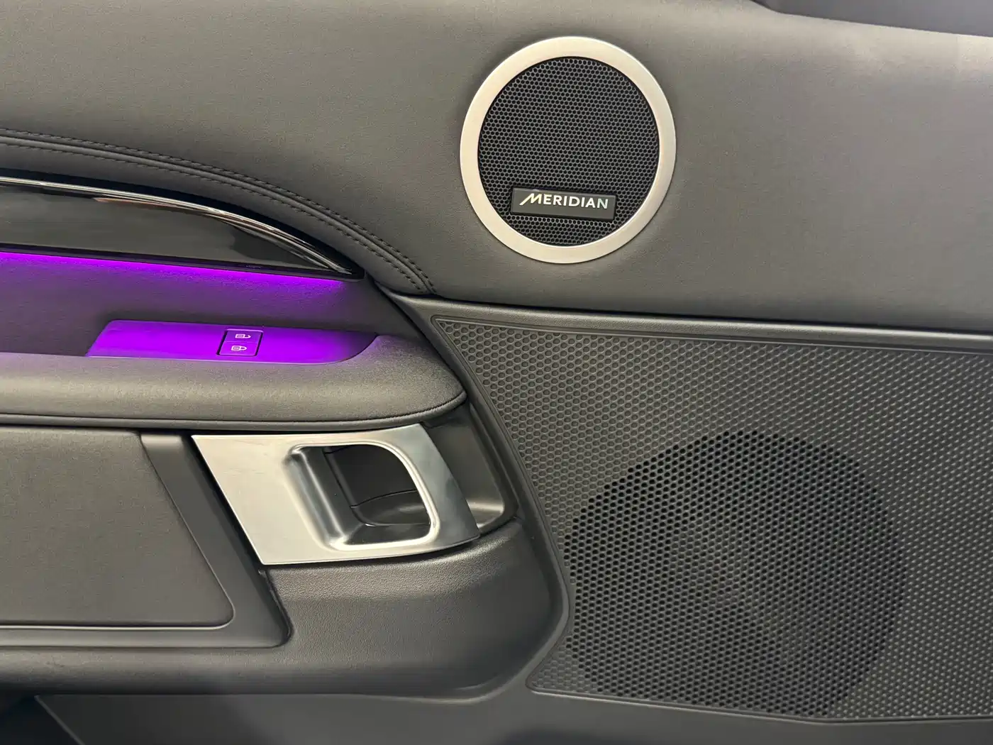 Land Rover Discovery 2024 Model 360PS S фото 15