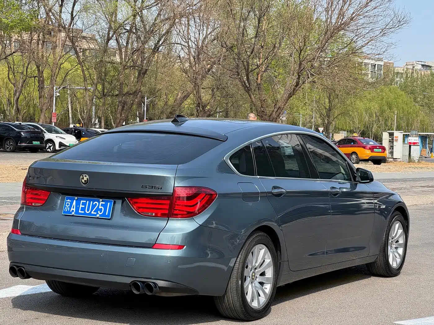 BMW 5 Series GT 2011 535i xDrive Luxury Model фото 5