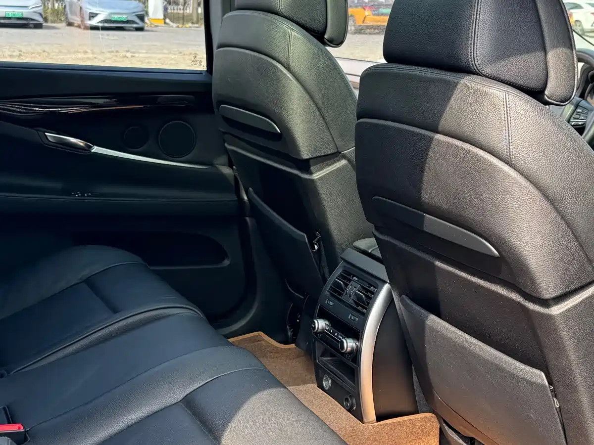 BMW 5 Series GT 2011 535i xDrive Luxury Model фото 13