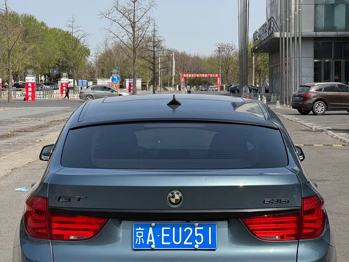 BMW 5 Series GT 2011 535i xDrive Luxury Model фото 6