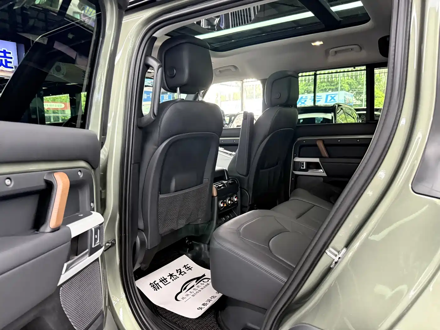 Land Rover Defender 2023 Facelift 110 3.0T P400 Dark Special Edition фото 5