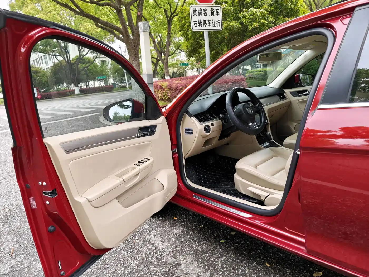 Volkswagen Bora 2014 1.6L Automatic Comfort Edition фото 7