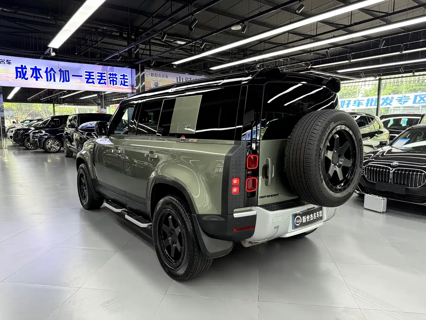 Land Rover Defender 2023 Facelift 110 3.0T P400 Dark Special Edition фото 12