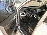 Фото 16 - Geely Atlas