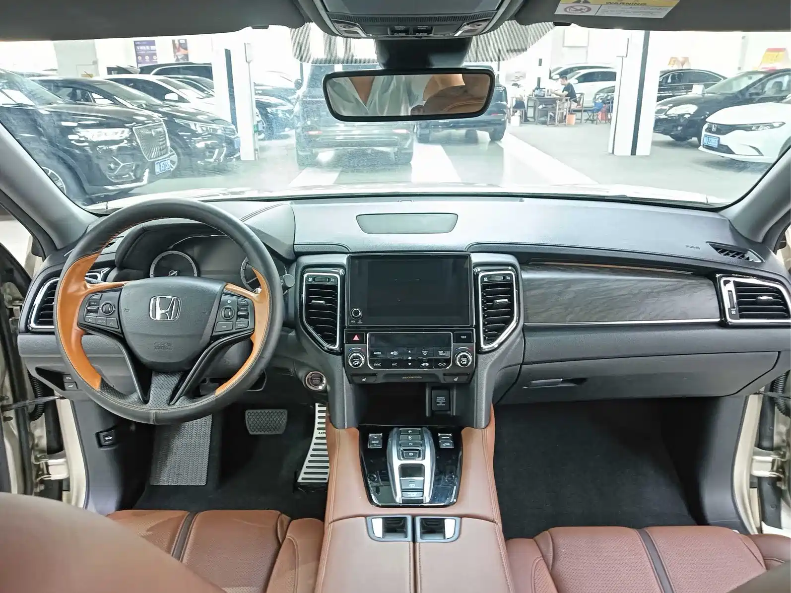 Фото 8 - Honda UR-V