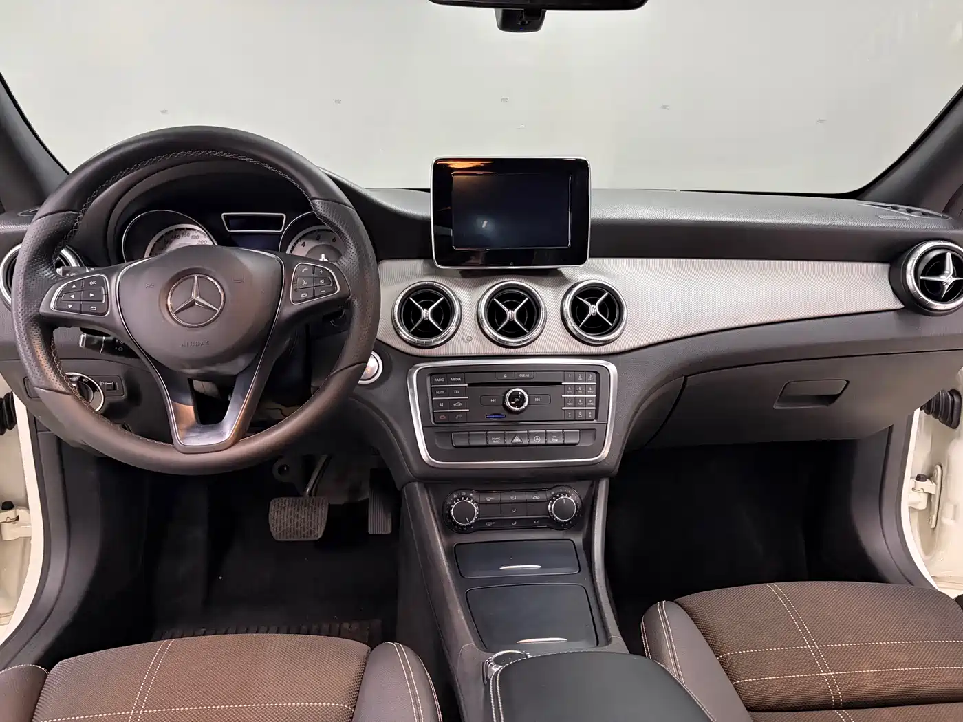 Mercedes-Benz CLA (Import) 2016 CLA 200 Sport фото 14