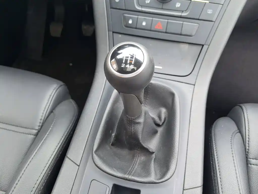 MG Roewe RX5 2016 2016 1.5TGI Manual Value Edition