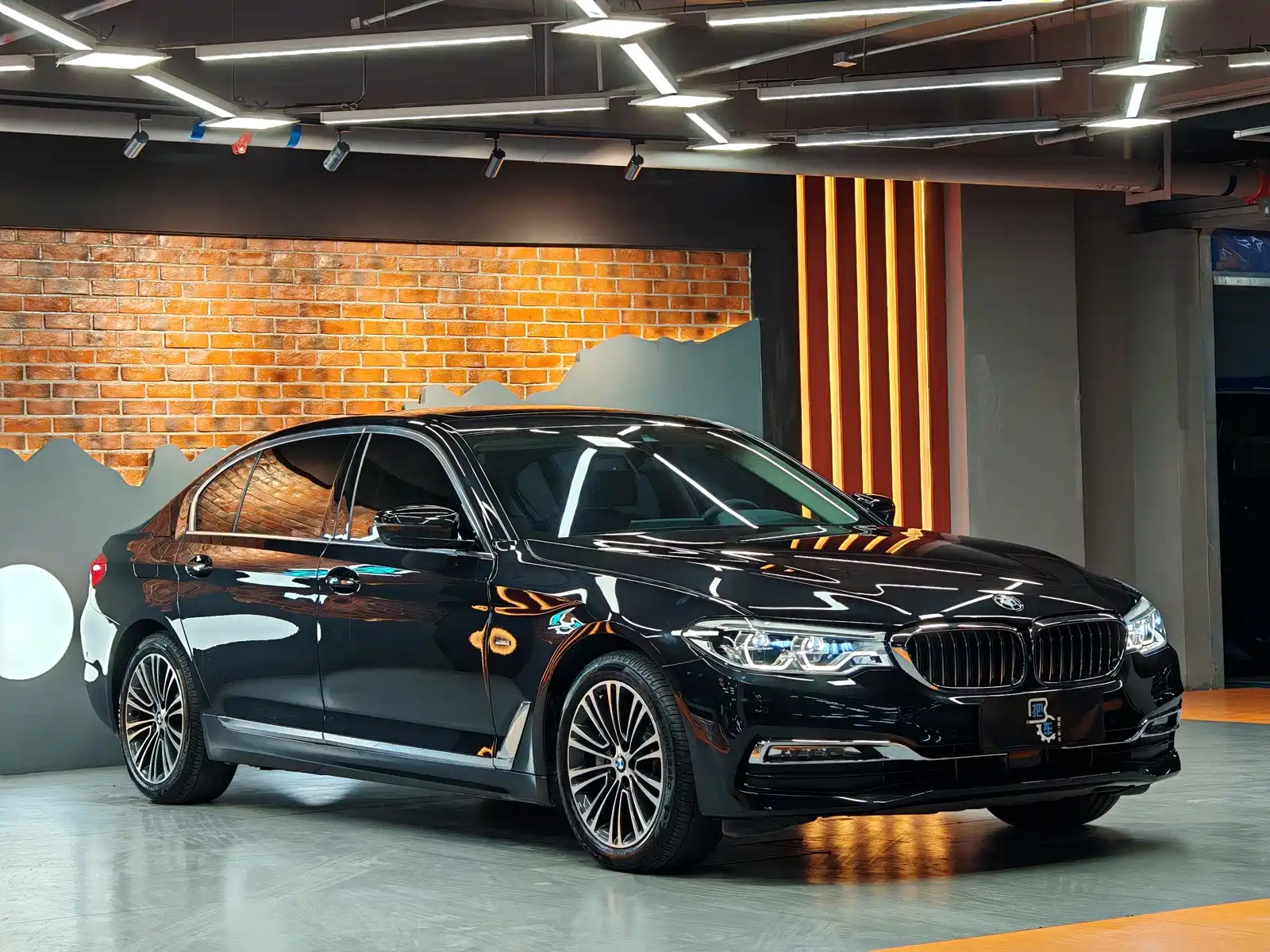 Photo 3 - BMW 5 Series
